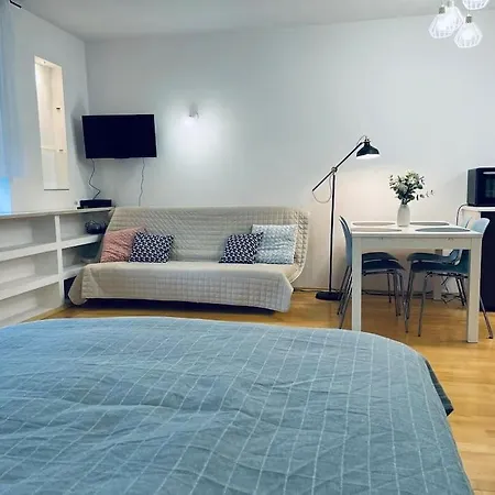 Shiraz Garden Apartment Warsaw